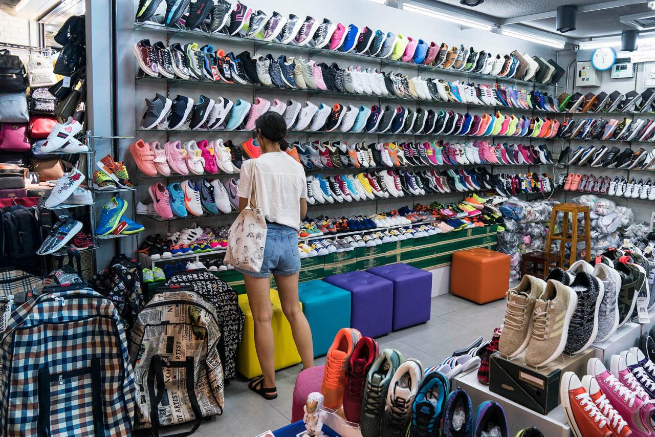11 Tips for How to Shop Designer Bags for Less | Who What Wear Best Websites to Buy Designer Bags at Discounted Prices